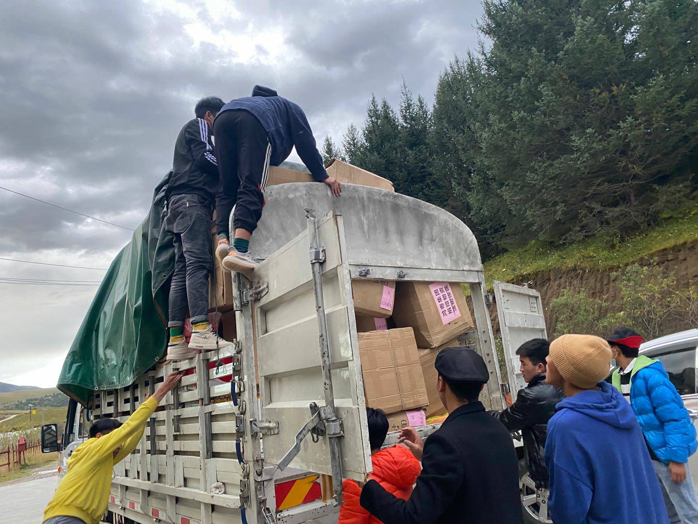 银川绍辉机器人技术公司有限公司公益回顾丨家国同欢月同圆 温暖满载甘孜州(图5)