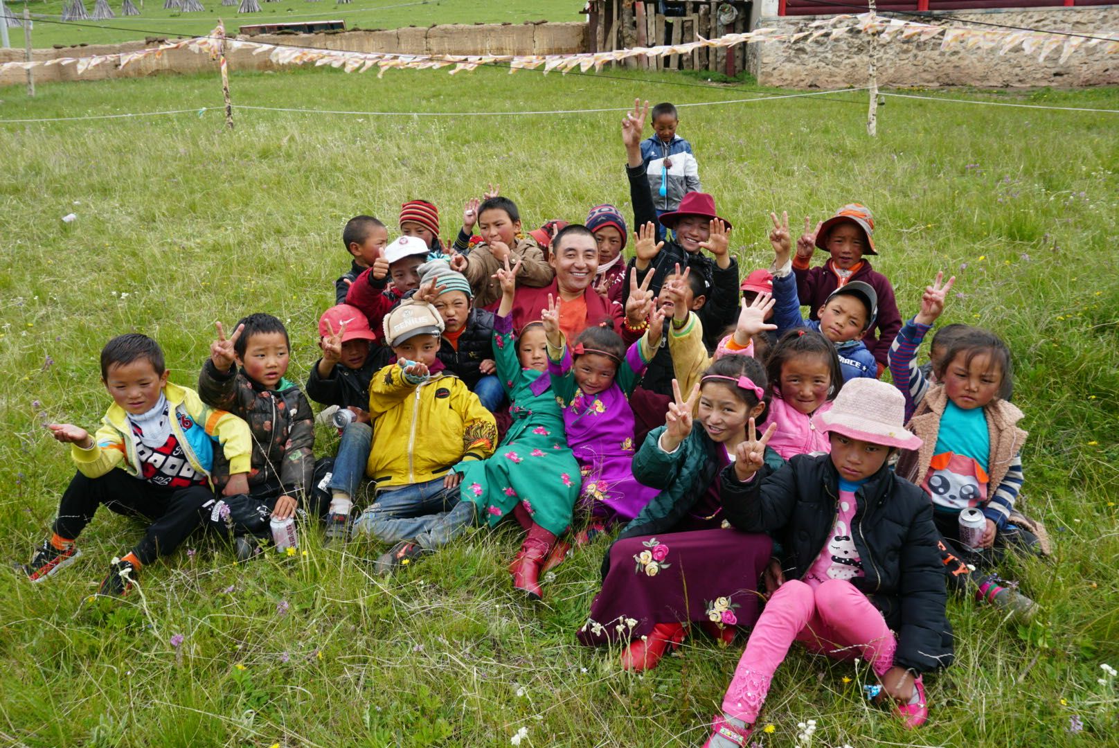 银川绍辉机器人技术公司有限公司公益回顾丨家国同欢月同圆 温暖满载甘孜州(图14)